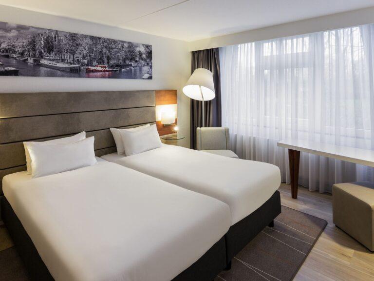 twin bedroom