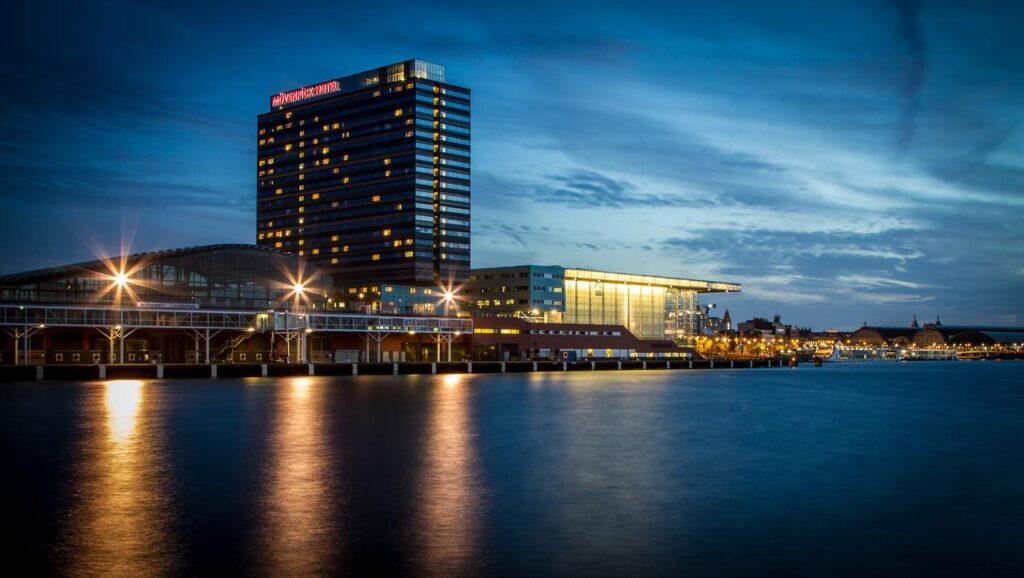 movenpick-amsterdam-city-centre-1lieu1salle-event.jpg