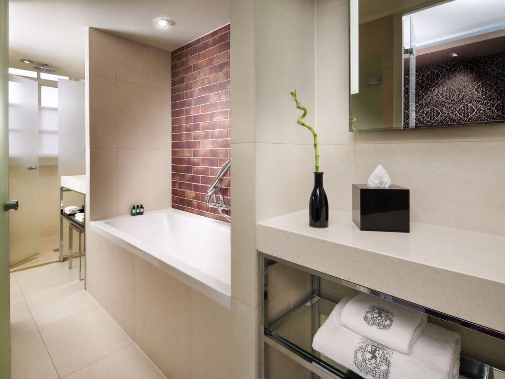 https://all.accor.com/2783