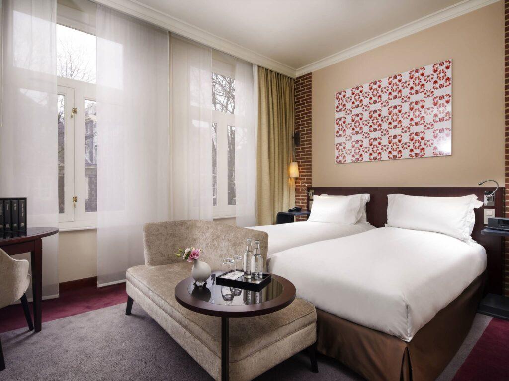 https://all.accor.com/2783