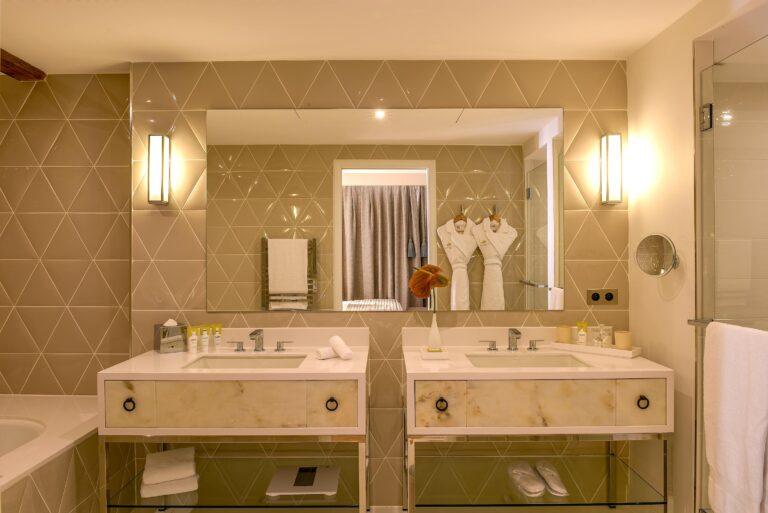 3000X2000_PX_72_DPI-Bathroom-Rooms-junior-suite-Chais-Monnet@GuillaumedeLaubier-1576-1.jpg