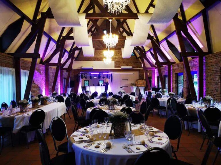 Jolie-salle-dressee.jpg