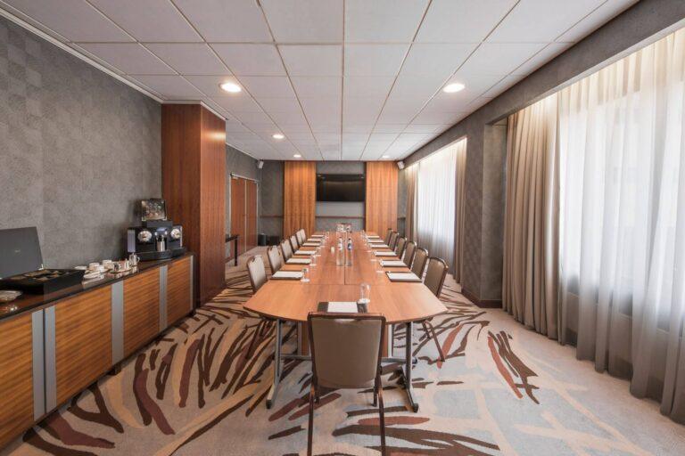 okura-amsterdam-1lieu1salle-meeting.jpg