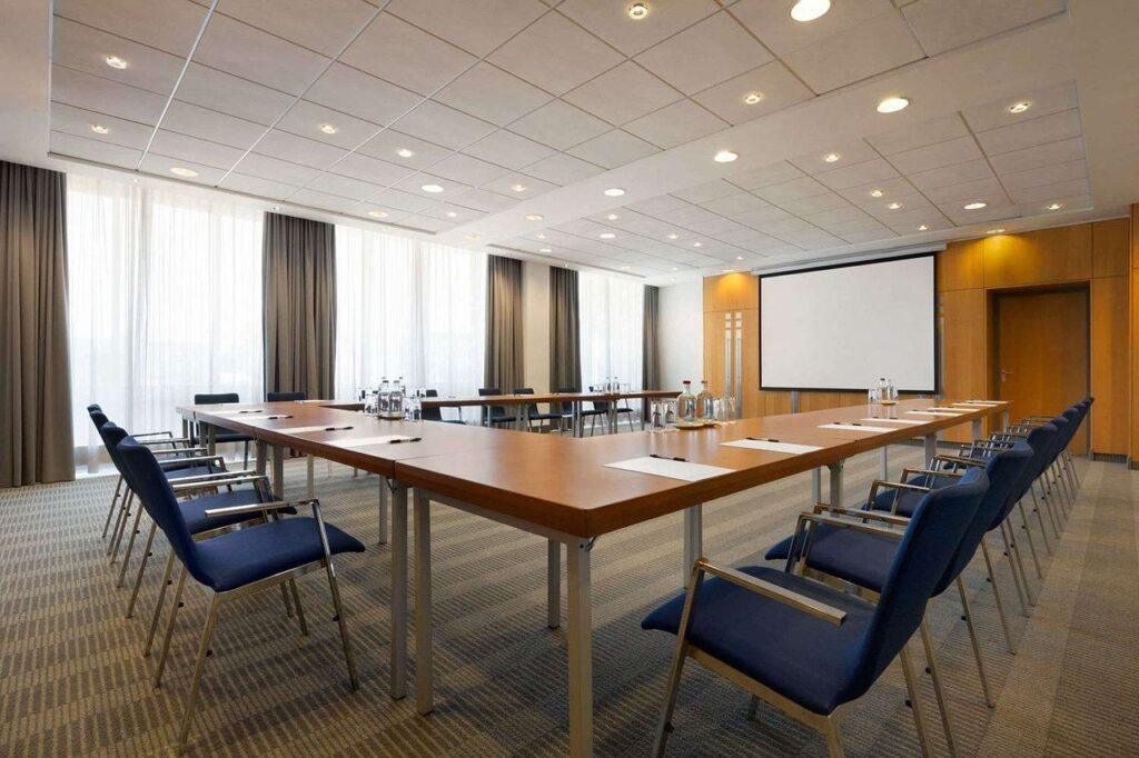ramada-amsterdam-schiphol-1lieu1salle-meetings.jpg