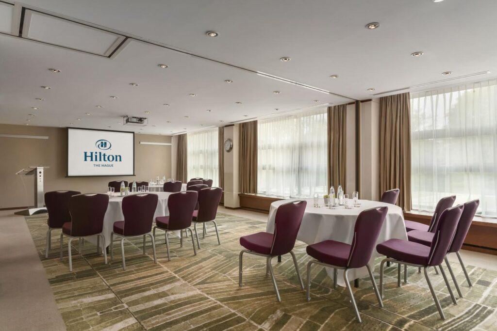 hilton-the-hague-1lieu1salle-meetings.jpg