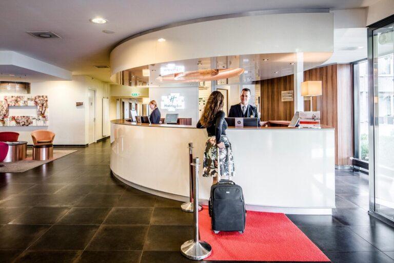 holiday-inn-eindhoven-1lieu1salle-reunion.jpg