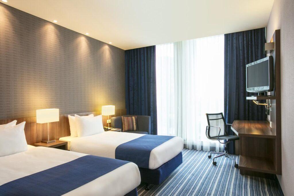 holiday-inn-express-rotterdam-1lieu1salle-evenements.jpg