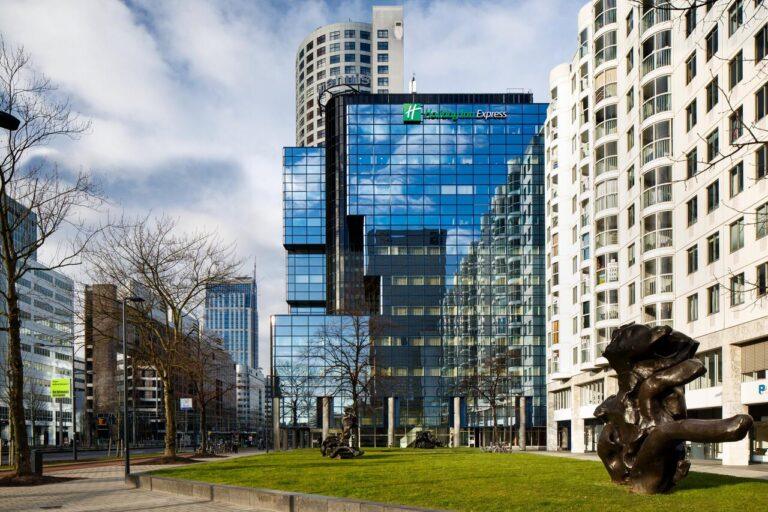 holiday-inn-express-rotterdam-1lieu1salle-event.jpg