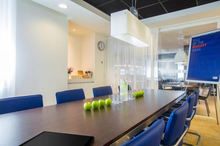 holiday-inn-express-rotterdam-1lieu1salle-reunion.jpg