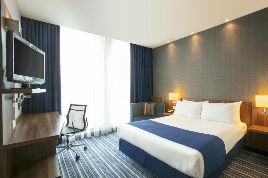 holiday-inn-express-rotterdam-1lieu1salle-seminaire.jpg