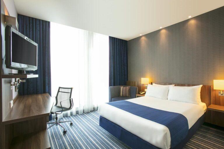 holiday-inn-express-rotterdam-1lieu1salle-seminaire.jpg