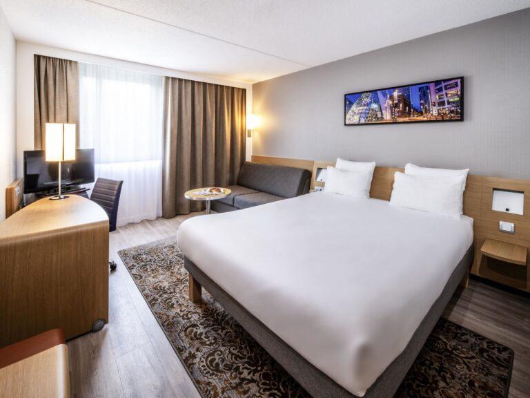 https://www.accorhotels.com/1018