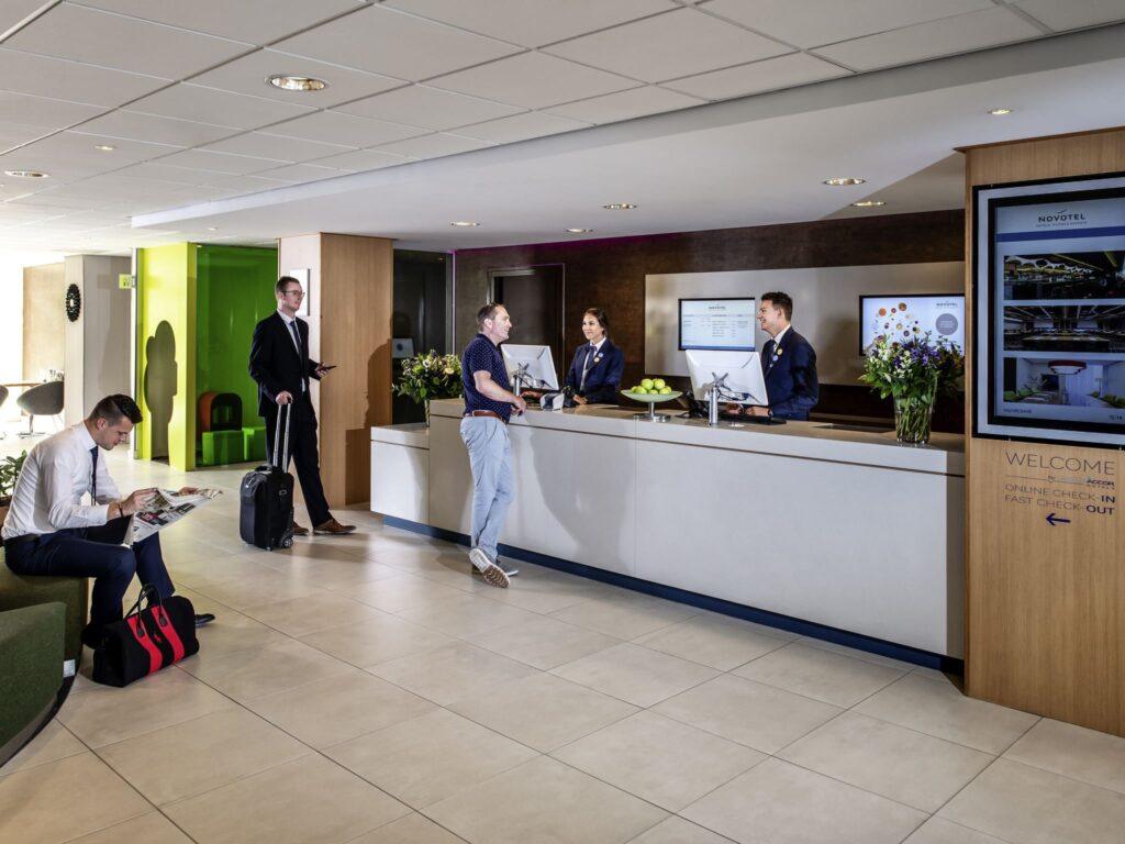 https://www.accorhotels.com/1018