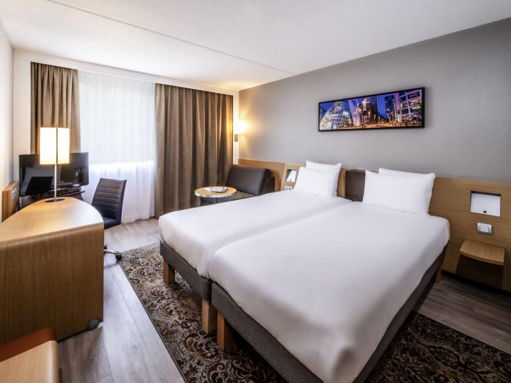 https://www.accorhotels.com/1018