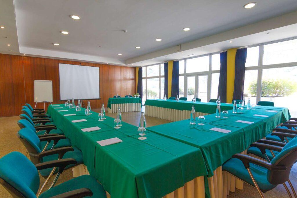 golden-tulip-braga-1lieu1salle-meetings.jpg