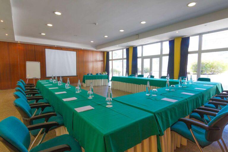 golden-tulip-braga-1lieu1salle-meetings.jpg