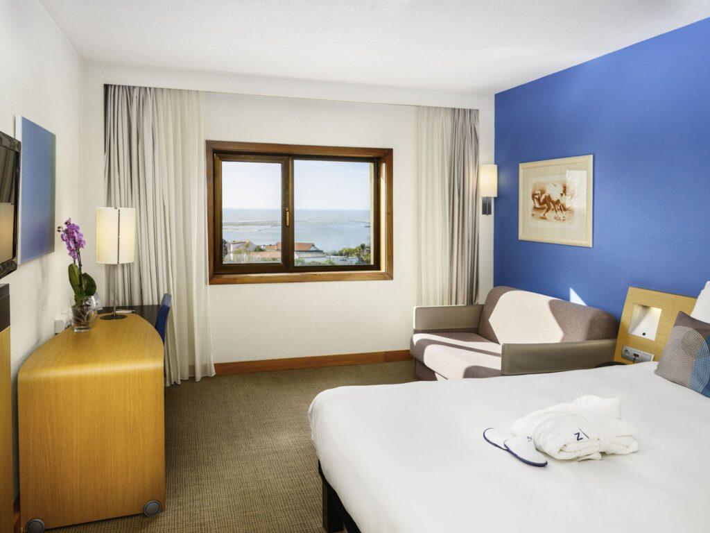 https://all.accor.com/1050