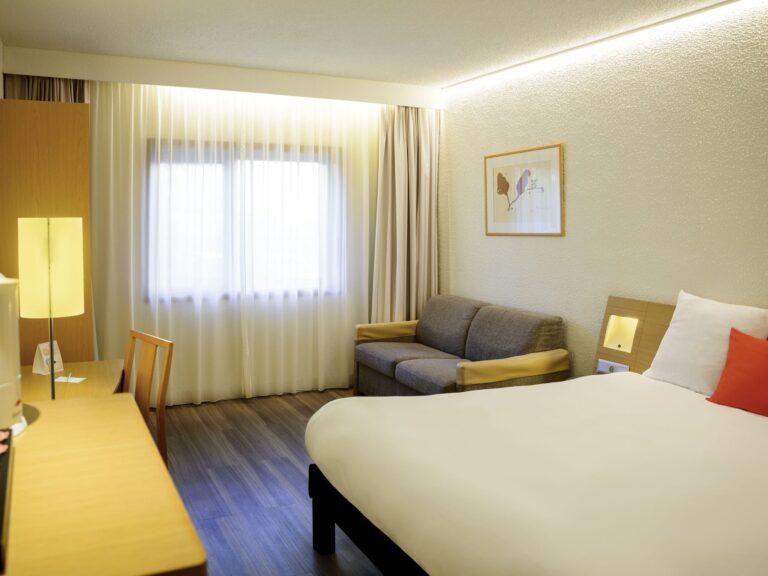 https://all.accor.com/1050
