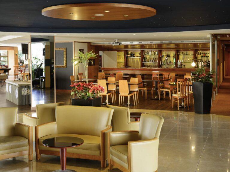 https://all.accor.com/1050