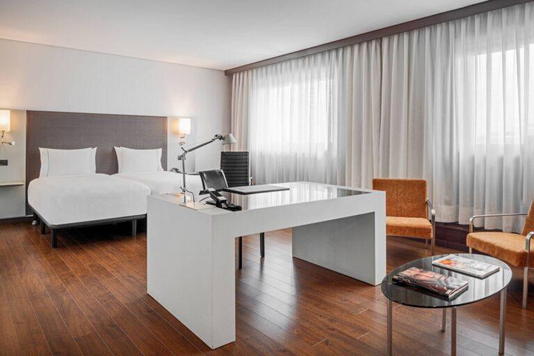 ac-hotel-porto-1lieu1salle-reunion.jpg