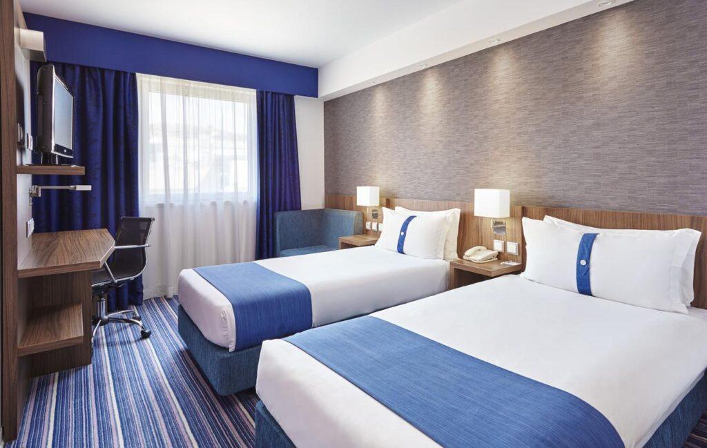 holiday-inn-express-alfragide-1lieu1salle-evenement.jpg