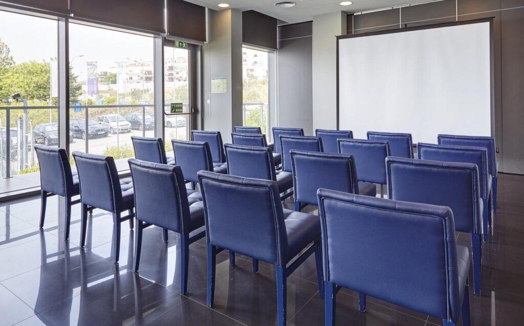 holiday-inn-express-alfragide-1lieu1salle-meeting.jpg