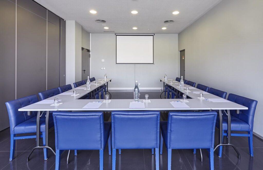 holiday-inn-express-alfragide-1lieu1salle-seminaires.jpg
