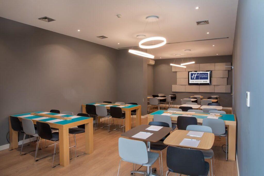 holiday-inn-express-exponor-1lieu1salle-seminaire.jpg