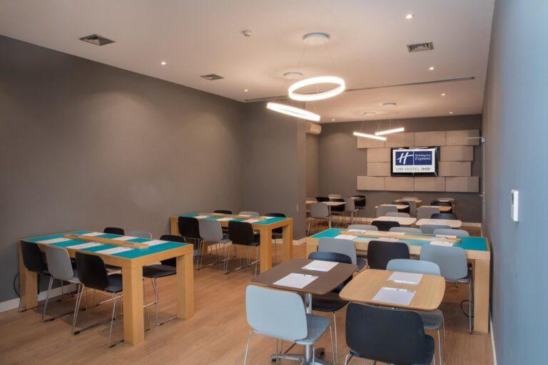 holiday-inn-express-exponor-1lieu1salle-seminaire.jpg