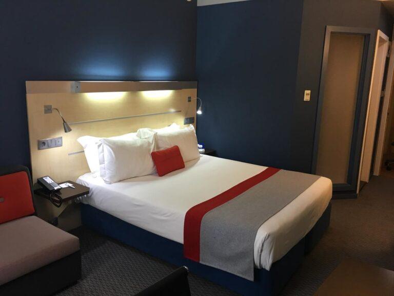 holiday-inn-express-exponor-1lieu1salle-seminaires.jpg