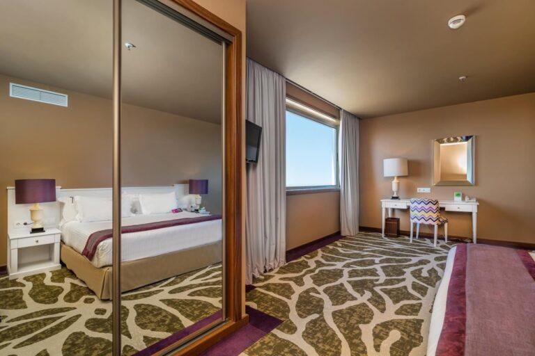 holiday-inn-porto-gaia-1lieu1salle-evenement.jpg
