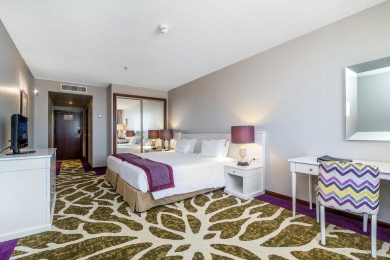 holiday-inn-porto-gaia-1lieu1salle-events.jpg