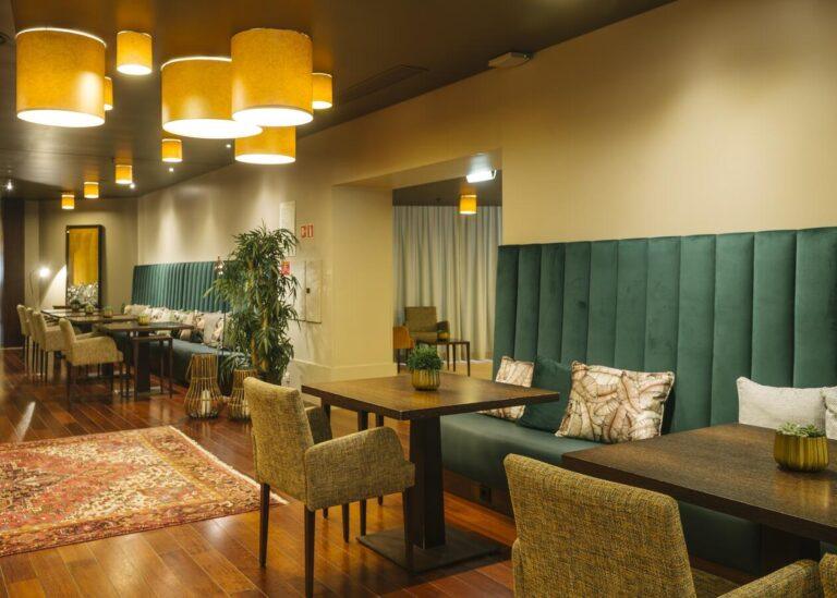 holiday-inn-porto-gaia-1lieu1salle-meeting.jpg
