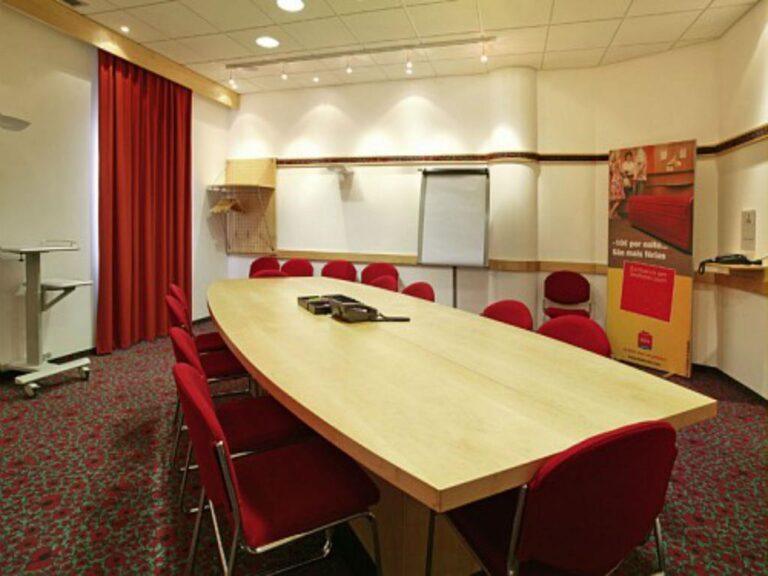 ibis-lisboa-saldanha-1lieu1salle-seminaire.jpg