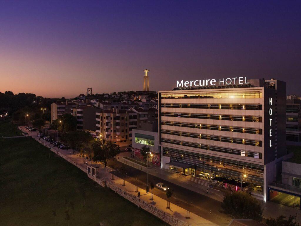 http://www.accorhotels.com/A040