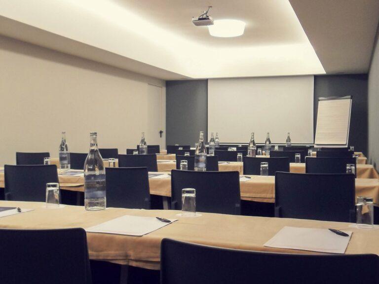 http://www.accorhotels.com/A040