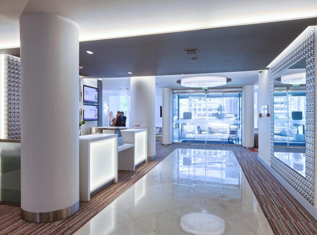 mercure-lisboa-hotel-1lieu1salle-meetings.jpg