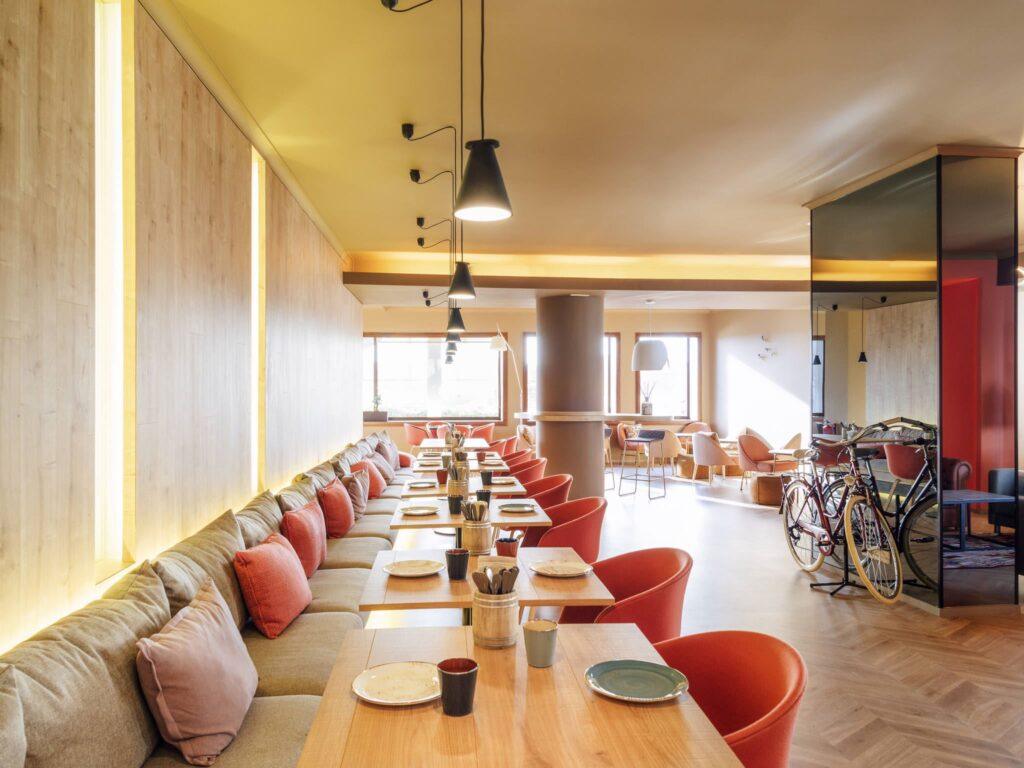 https://www.accorhotels.com/1975