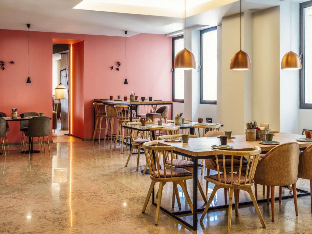 https://www.accorhotels.com/1975