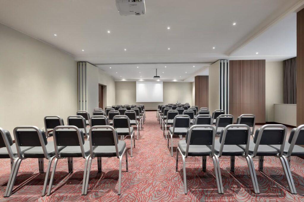 ramada-lisbon-1lieu1salle-meetings.jpg