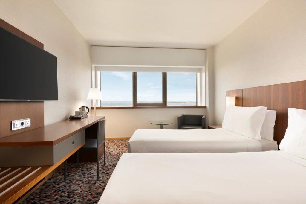 ramada-lisbon-1lieu1salle-reunion.jpg
