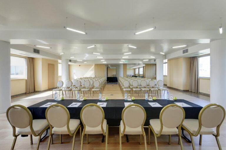 tryp-porto-expo-1lieu1salle-meeting.jpg