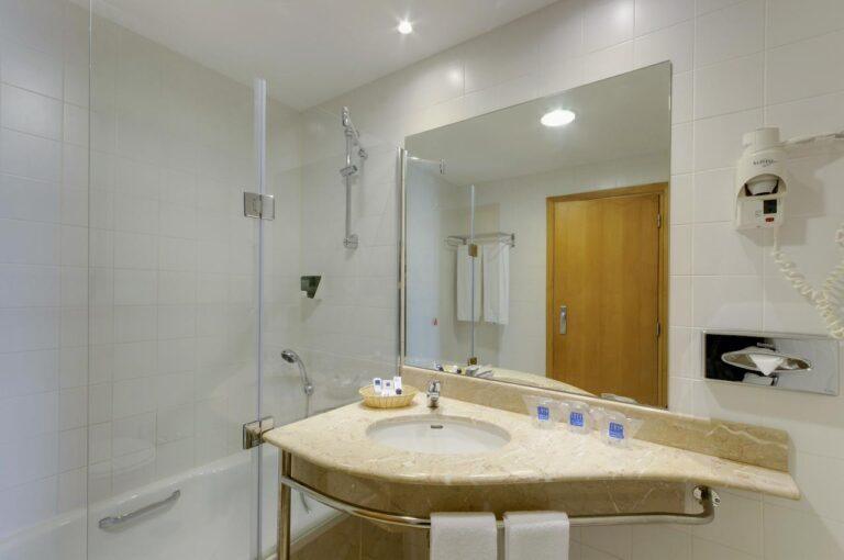 tryp-porto-expo-1lieu1salle-reunions.jpg