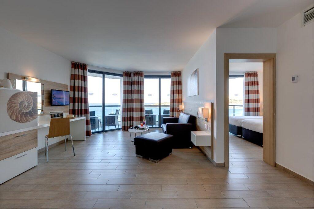 ax-seashells-resort-suncrest-1lieu1salle-reunion.jpg