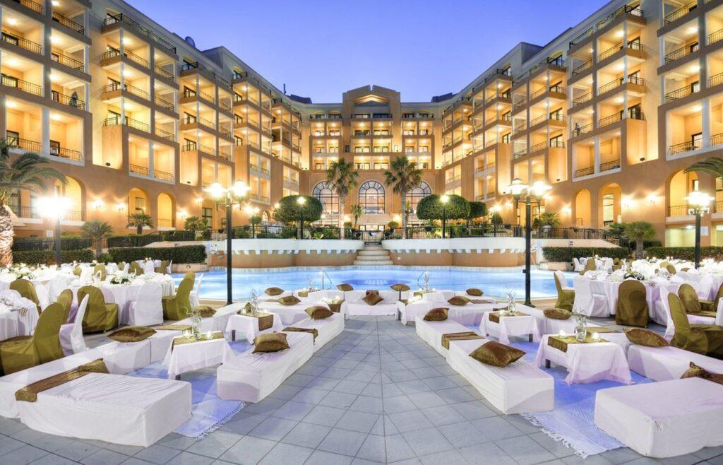 corinthia-hotel-george-bay-1lieu1salle-reunion.jpg