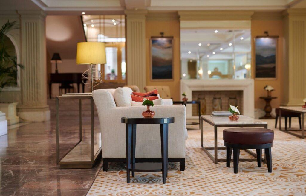 corinthia-palace-hotel-spa-1lieu1salle-meeting.jpg