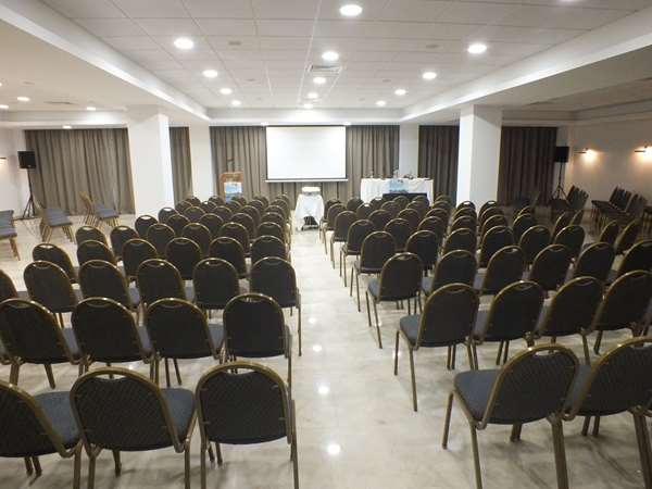 golden-tulip-vivaldi-1lieu1salle-conference.jpg
