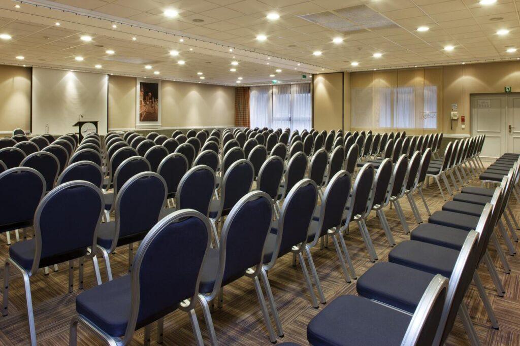 holiday-inn-express-gand-1lieu1salle-meeting.jpg
