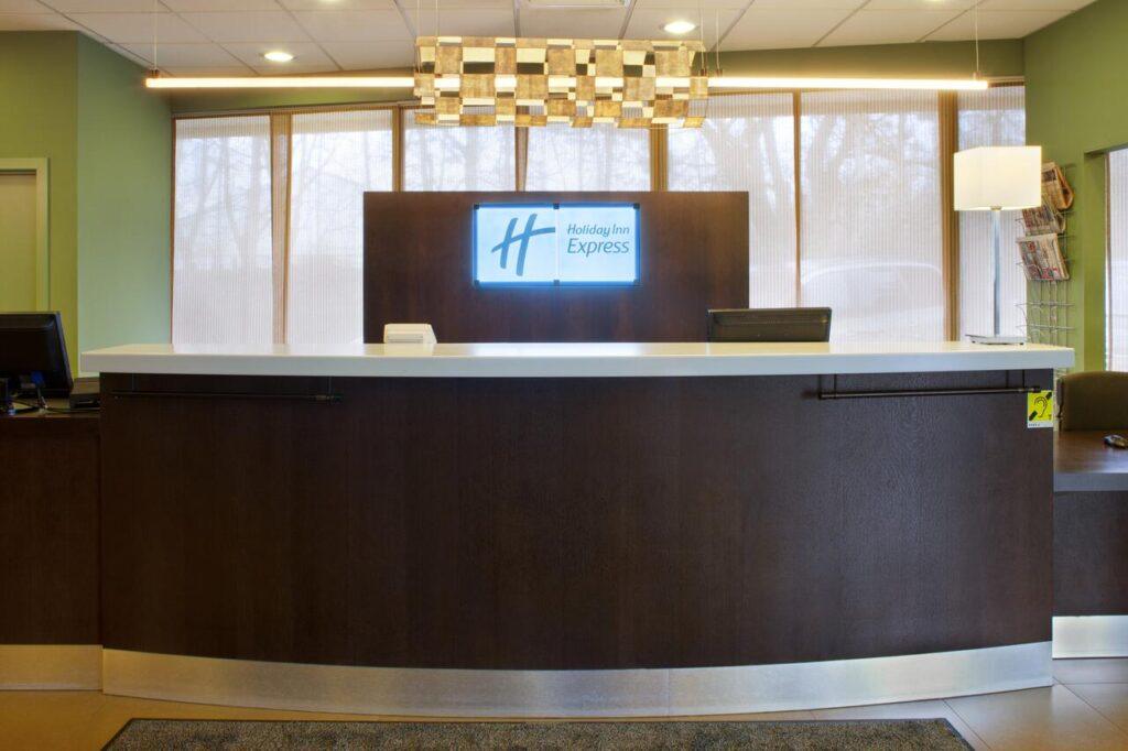 holiday-inn-express-gand-1lieu1salle-seminaire.jpg