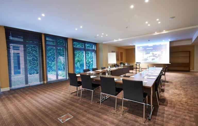 hotel-dukes-palace-1lieu1salle-conferences.jpg